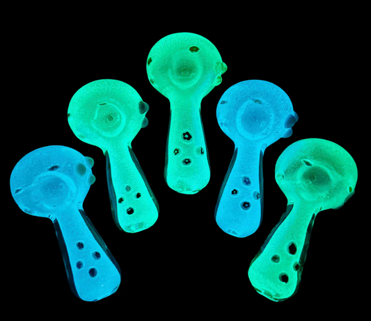 4.5" Glow In The Dark Hand Pipe Spoon with Star Art